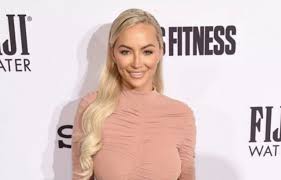 Lindsey Pelas Net Worth 2021, Bio, Education, Career