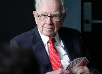 Warren Buffett Net Worth 2022 – How Much Money This Popular American Business Magnate Earns