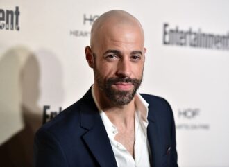 chris daughtry first wife, chris daughtry wife, how old is chris daughtry wife, chris daughtry children, deanna daughtry net worth, chris daughtry net worth 2022, chris daughtry daughter,